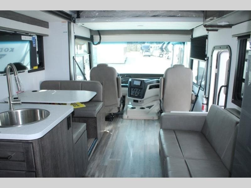 Pete's RV Center Expands Fifth Wheel Sandpiper Inventory Across New England, Serving Massachusetts and Connecticut Buyers