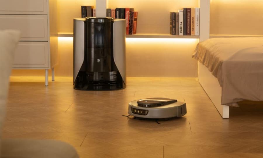 Robotic Vacuums Offer Pet Owners a Hands-Off Solution to Persistent Pet Hair Challenges